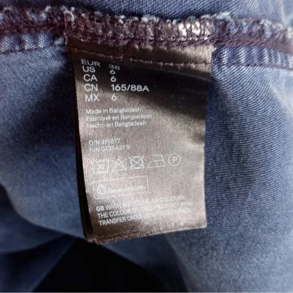 H&M Women’s Aged Deep Sea Blue "Cap Style" V-Neck Lyocell Blouse Size 6 - Picture 5 of 11